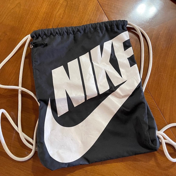 Nike Sportswear Black White Oversized Logo Swoosh Drawstring Zipper Bag Tote - Picture 1 of 4